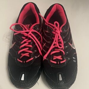 Nike Women's Black and Pink Athletic Shoes